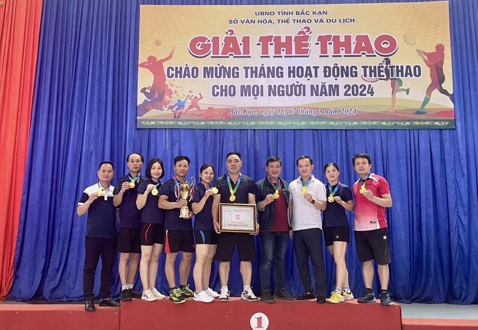 Ba Bể đạt giải nhất bóng chuyền hơi tại giải thể thao chào mừng tháng hoạt động thể thao cho mọi người năm 2024