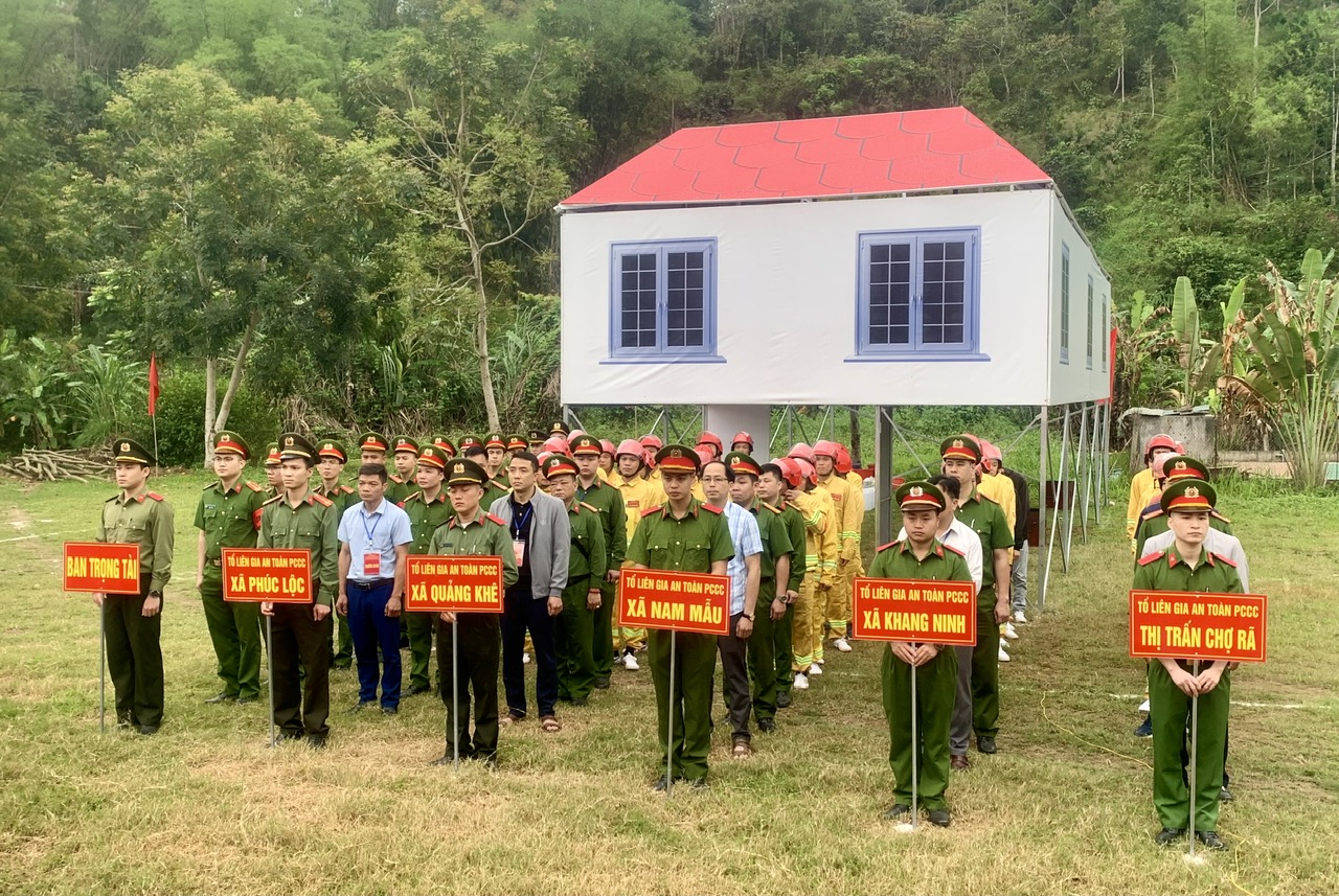 Ba Bể tổ chức Hội thi Nghiệp vụ chữa cháy và cứu nạn, cứu hộ “ Tổ liên gia an toàn phòng cháy, chữa cháy”